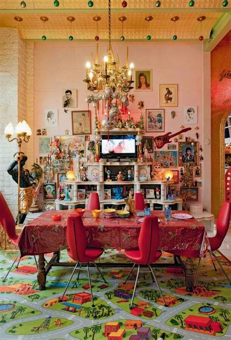 On Kitsch .